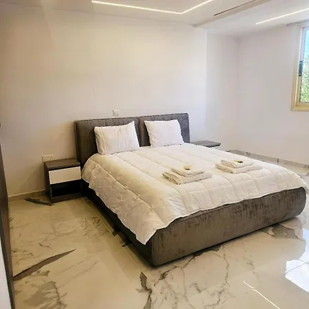 Deluxe Paphos