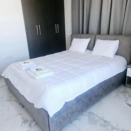 Deluxe Apartment *