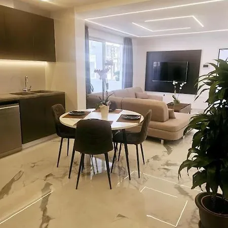 Deluxe Apartment *