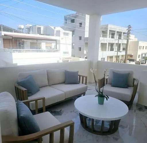 Deluxe Paphos